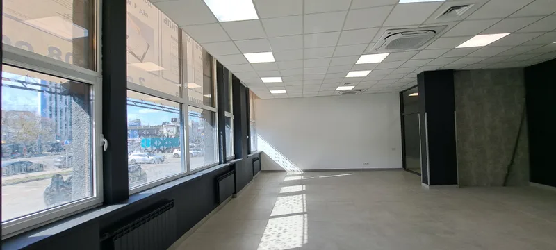 Торгова площа 74 м², 1 поверх
